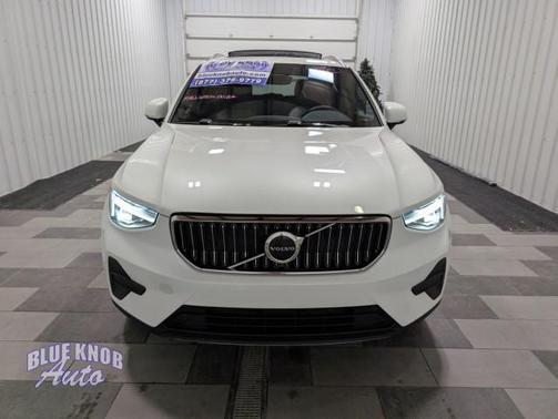 2025 Volvo XC40 B5 Core Bright Theme
