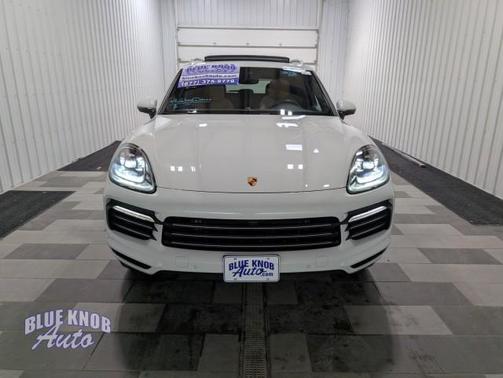 Carrara White Metallic 2023 Porsche Cayenne Cayenne