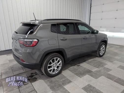 2023 Jeep Compass Latitude Lux