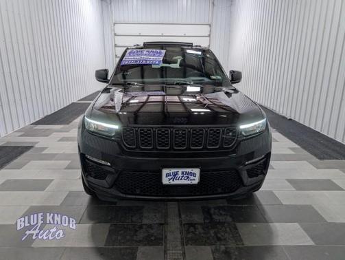 Diamond Black Crystal Pearlcoat 2023 Jeep Grand Cherokee 4xe Summit