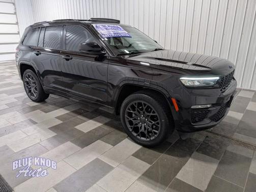 Diamond Black Crystal Pearlcoat 2023 Jeep Grand Cherokee 4xe Summit