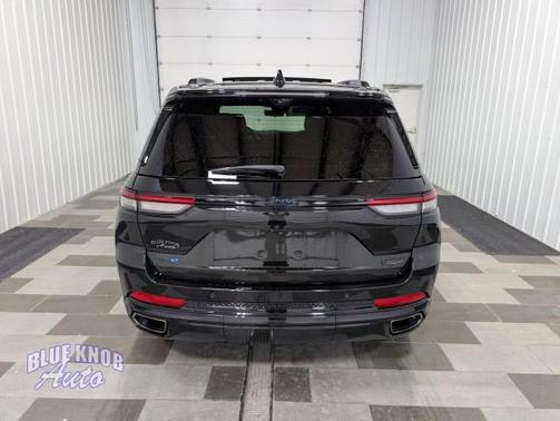 Diamond Black Crystal Pearlcoat 2023 Jeep Grand Cherokee 4xe Summit