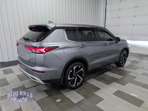 Mercury Gray Metallic 2024 Mitsubishi Outlander SE S-AWC