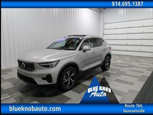 2025 Volvo XC40 B5 Core Bright Theme