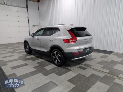 2025 Volvo XC40 B5 Core Bright Theme