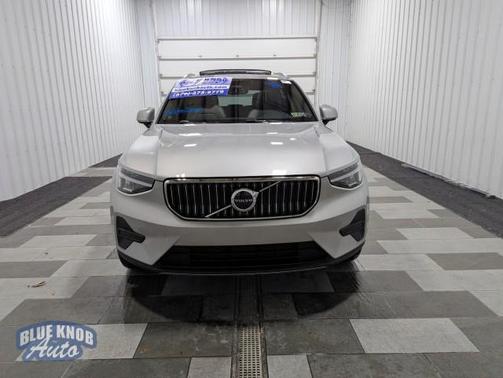 2025 Volvo XC40 B5 Core Bright Theme