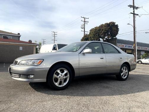 Photo 4 of 32 of 2000 Lexus ES 300 Base (A4)