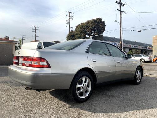 Photo 5 of 32 of 2000 Lexus ES 300 Base (A4)