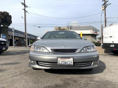 Photo 3 of 32 of 2000 Lexus ES 300 Base (A4)