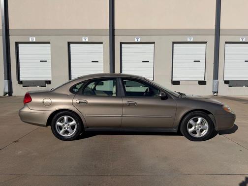 2002 Ford Taurus SES Sedan 4D
