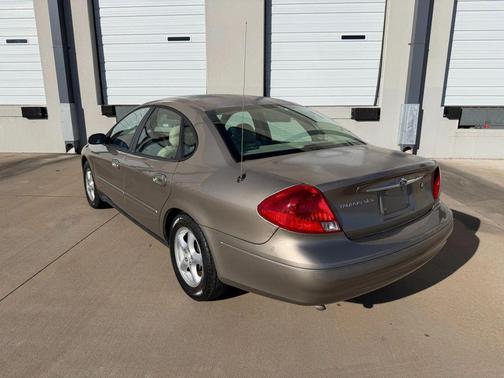 2002 Ford Taurus SES Sedan 4D