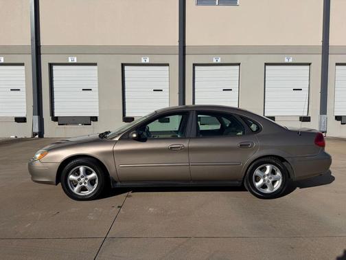 2002 Ford Taurus SES Sedan 4D