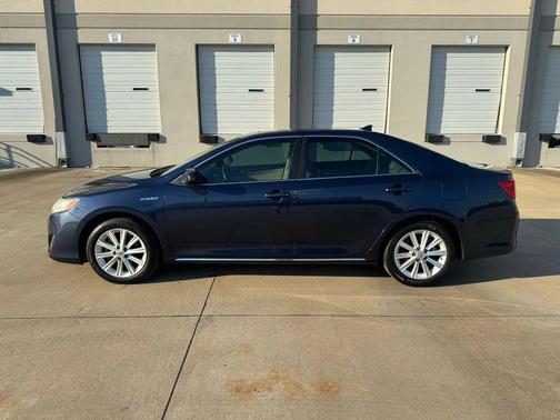 2014 Toyota Camry Hybrid LE