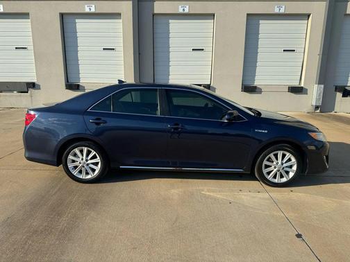 2014 Toyota Camry Hybrid LE