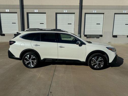 2022 Subaru Outback Touring XT