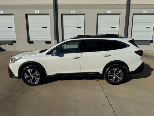 2022 Subaru Outback Touring XT