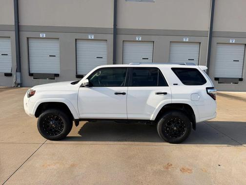 Super White 2018 Toyota 4Runner SR5 Premium