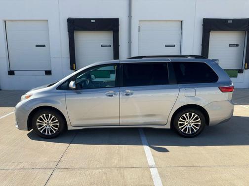 2018 Toyota Sienna XLE Premium