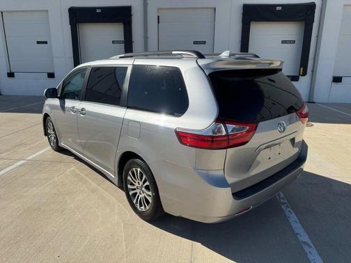 2018 Toyota Sienna XLE Premium