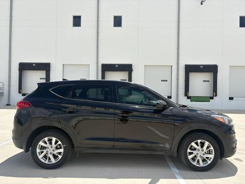 Black Noir Pearl 2019 Hyundai TUCSON SE