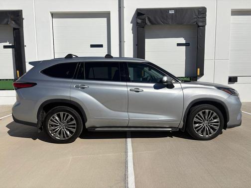 Celestial Silver Metallic 2021 Toyota Highlander Platinum