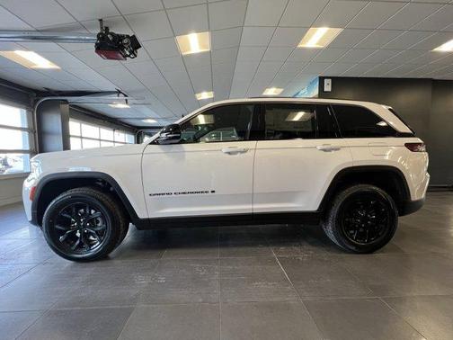 2026 Jeep Grand Cherokee Laredo