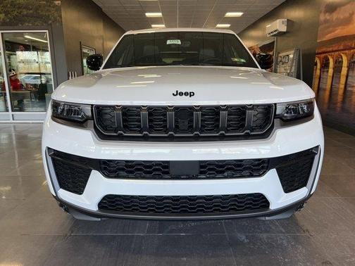 2026 Jeep Grand Cherokee Laredo