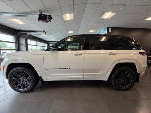 Bright White Clearcoat 2026 Jeep Grand Cherokee Summit