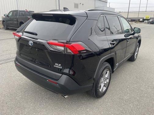 2022 Toyota RAV4 Hybrid XLE
