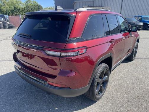 2022 Jeep Grand Cherokee Altitude