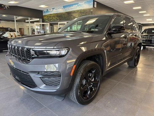 2025 Jeep Grand Cherokee Laredo