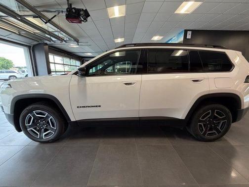 Bright White Clearcoat 2026 Jeep Cherokee LAREDO/LIMITED