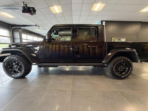 Black Clearcoat 2026 Jeep Gladiator Sport