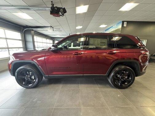 2025 Jeep Grand Cherokee Laredo