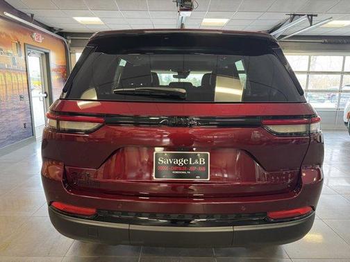 2025 Jeep Grand Cherokee Laredo