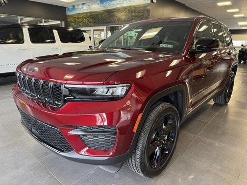 2025 Jeep Grand Cherokee Laredo