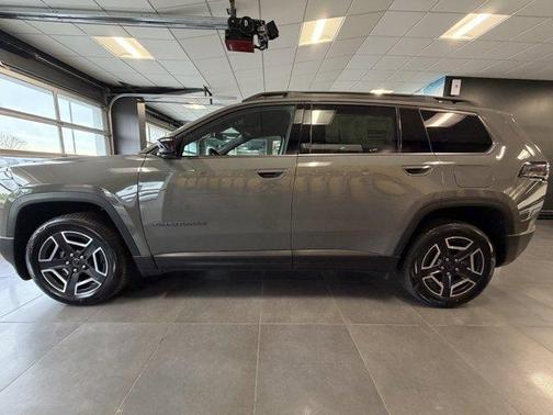 Sting Gray Clearcoat 2026 Jeep Cherokee LAREDO/LIMITED