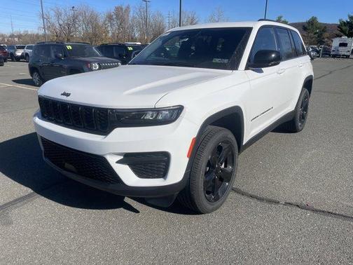 2025 Jeep Grand Cherokee Laredo