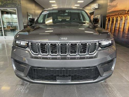 2023 Jeep Grand Cherokee Laredo