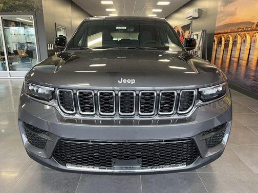 2026 Jeep Grand Cherokee Laredo