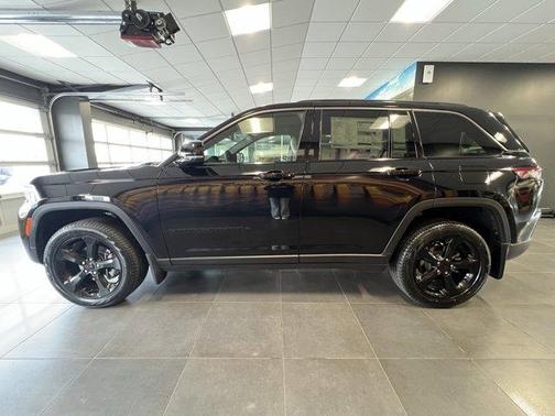 Diamond Black 2026 Jeep Grand Cherokee Limited