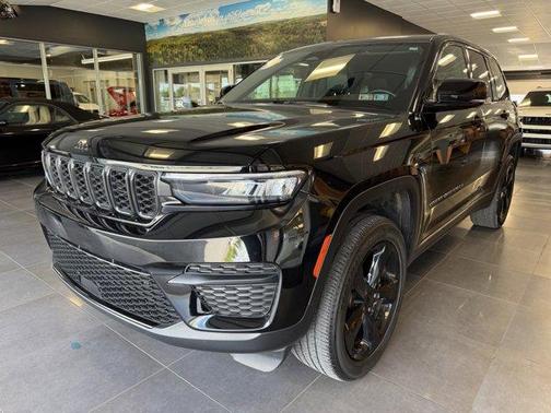 Diamond Black 2022 Jeep Grand Cherokee Altitude