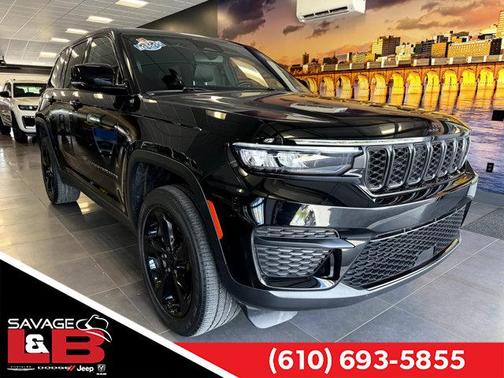 Diamond Black 2022 Jeep Grand Cherokee Altitude