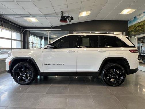 2024 Jeep Grand Cherokee Laredo