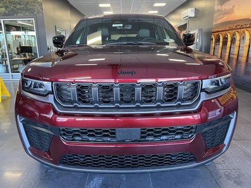2026 Jeep Grand Cherokee Laredo