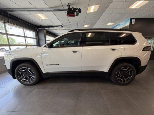 Bright White Clearcoat 2026 Jeep Cherokee LAREDO/LIMITED