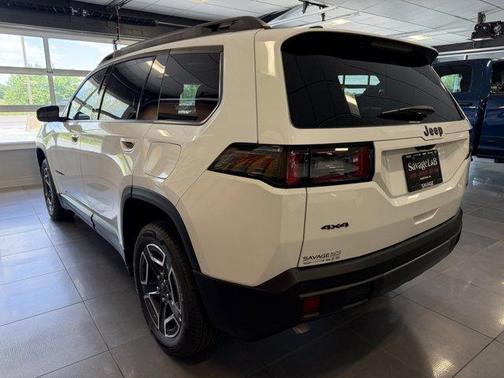 Bright White Clearcoat 2026 Jeep Cherokee LAREDO/LIMITED