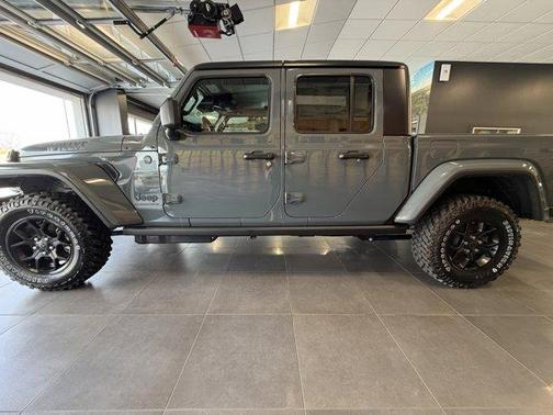 Anvil Clearcoat 2026 Jeep Gladiator Sport