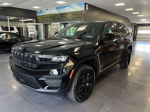 2025 Jeep Grand Cherokee Laredo