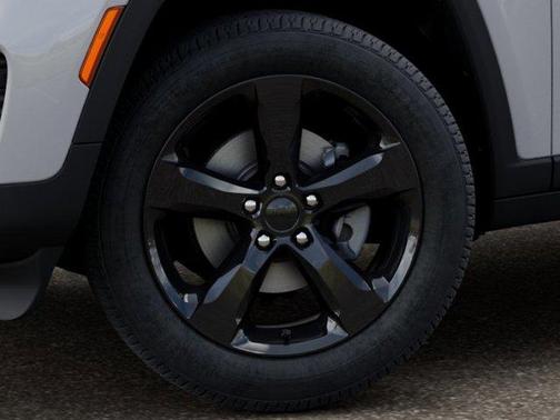 Bright White Clearcoat 2025 Jeep Grand Cherokee Laredo